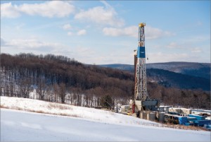 NAB11_RIG981_1996b_fmt Nabors Drilling’s Rig 981, an SCR unit, drilled for Shell in the Marcellus, which underlies Ohio, West Virginia, Pennsylvania and New York. Nabors photo at right courtesy of Jim Blecha Photography