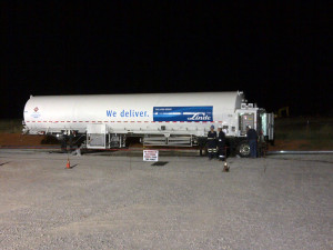 An LNG truck arrives at the site of an Apache hydraulic fracturing spread in Oklahoma’s Granite Wash play. Linde North America delivered and provided onsite storage and vaporization of the LNG that replaced 60% of diesel consumed in the 12-pump, 24,000-hp fleet.