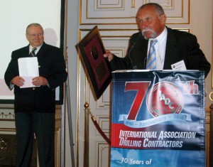 Marin Koceic, ED-INA technical manager, accepts an IADC Exemplary Service Award during the World Drilling 2010 Conference in Budapest on 16 June. At left is IADC president Dr Lee Hunt, who presented the award.