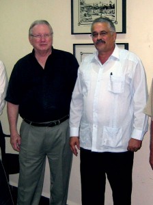 Lee Hunt, IADC president, with Dagoberto Rodriguez Barrera, deputy minister, Ministry of Foreign Affairs (MINREX), Cuba