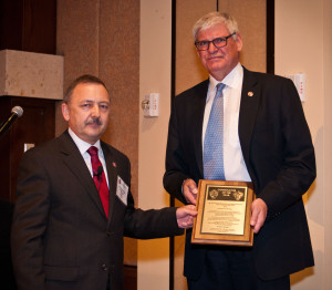 Gregers Kudsk (right) receives his award plaque from Robin Macmillan of National Oilwell Varco.