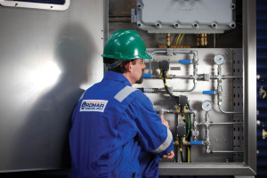 A ROMAR technician commissions a Packer Management System on a rig.