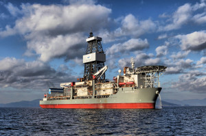 Left and above: NOV supplied controls systems, top drives, iron roughnecks and drawworks for both the Seadrill West Callisto jackup and the ENSCO DS-6 drillship. Both the drawworks and derricks are trending bigger and heavier on newbuilds, with derrick ratings going from 1,000 tons to 1,250 tons of maximum lifting capacity. New drillships are also often coming with dual derricks.