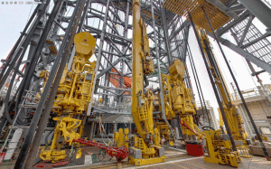 Seadrill’s new sixth-generation drillship, the West Auriga, has forward and aft top drives, pipe rackers and a driller’s cabin. The rig, which is being deployed in the Gulf of Mexico, has been equipped with a simulator that provides a virtual representation of the drill floor equipment to facilitate onboard training. 