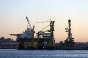 Above and below: Petrobras mobilized its first TLP, Atlantica’s Beta semi-tender, into Brazil on a four-year contract in October as a new approach to field development. The Beta features a semisubmersible hull with a modular drilling package. Atlantica is building another semi-tender, the Delta, against a four-year contract with Total for work offshore west Congo. The contract is expected to commence in Q1 2015 for a deepwater development project. 