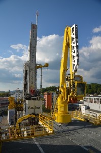 The VDD 400.2 is equipped with a pipe deck for storing rods and pipes. The modular-design deck with a support structure has a weight of approximately 200 tons.