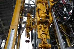 Multi-machine-controlled rig floors make it easier for the driller to concentrate on the overall task rather than on monitoring and controlling each machine. NOV is working to expand multi-machine control to riser-handling systems and horizontal pipe-handling systems.