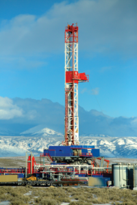 Patterson-UTI’s Rig 276 drills near Pinedale, Wyo. Going forward, it’s expected that operators will continue to demand premium, high-spec rigs with 1,500 hp, 750,000-lb mast and sub load capacity, 7,500-psi circulating system and a walking system.