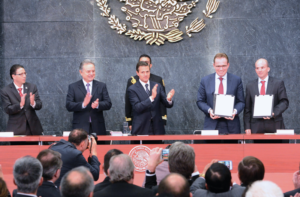 Mexico auctioned off eight of 10 deepwater exploration blocks during Round 1.4 on 5 December 2016. Also during Round 1.4, BHP Billiton beat out BP for the development of the Trion field in the first-ever Pemex farm-out. From left are Juan Carlos Zepeda Molina, CNH President; Pedro Joaquín Coldwell, Secretary of Energy; Enrique Peña Nieto, President of Mexico; Andrew MacKenzie, CEO of BHP Billiton; and Jose Antonio González Anaya, CEO of Pemex. Photo courtesy of Comisión Nacional de Hidrocarburos (CNH).